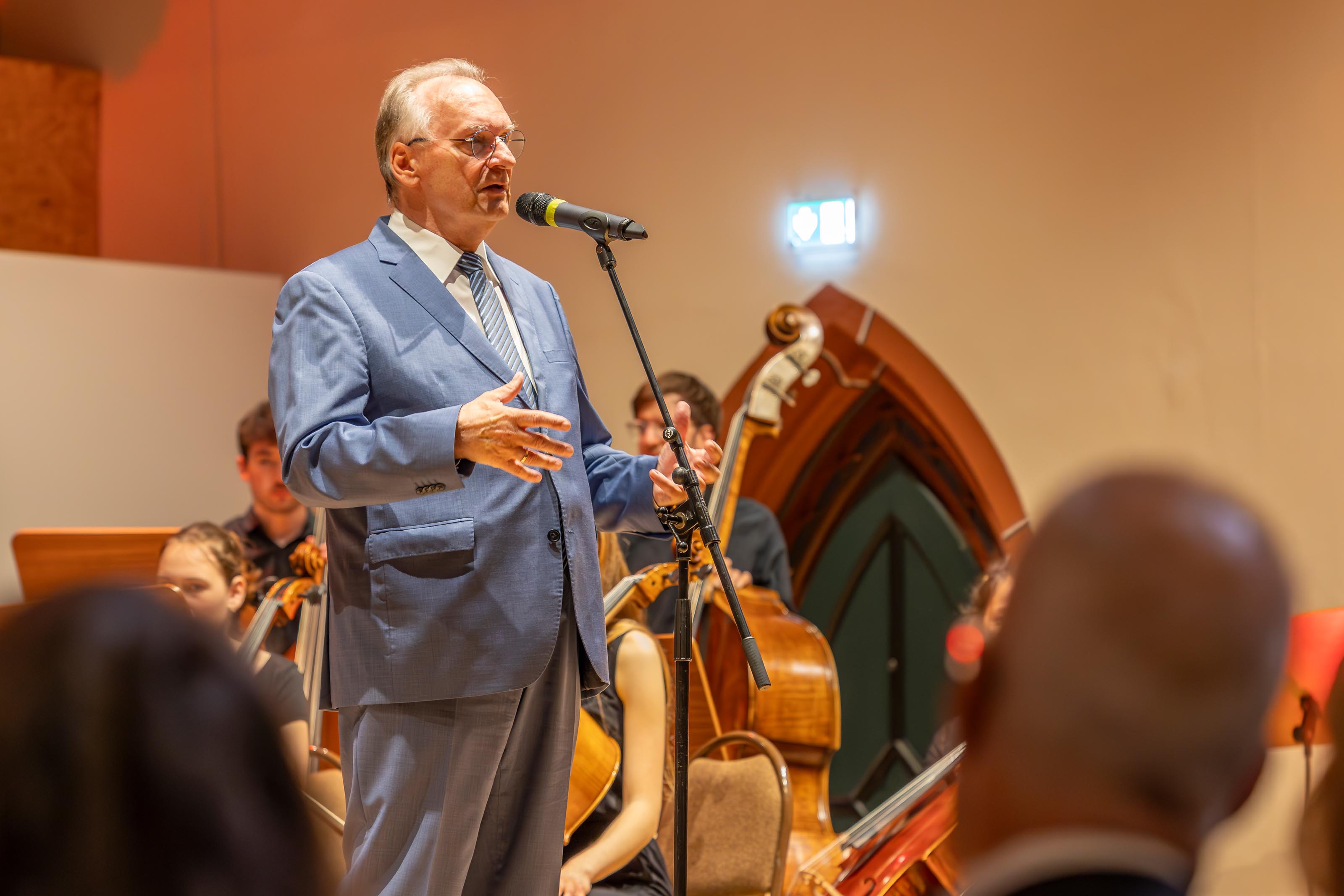 Ministerpräsident des Landes Sachsen-Anhalt Reiner Haseloff bei der Eröffnung in der Ulrichskirche 