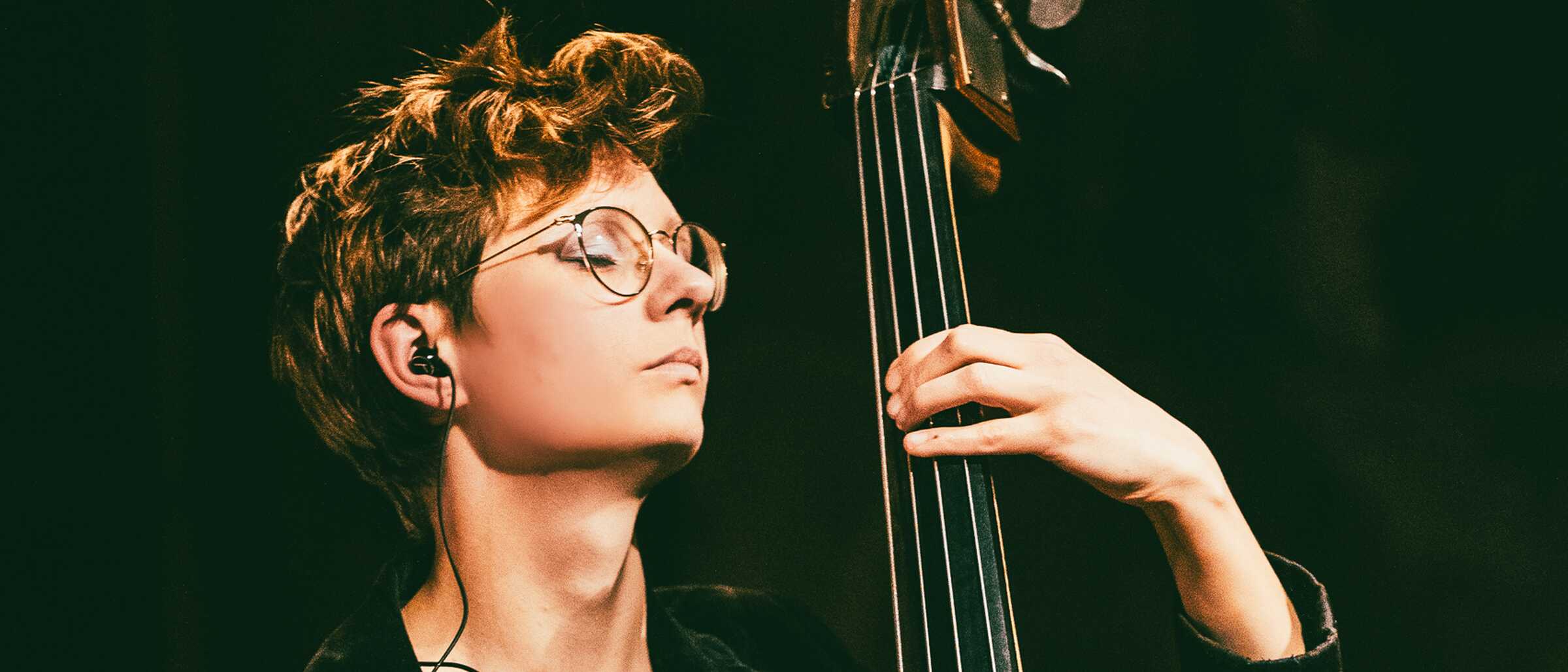 Paula Wünsch am Kontrabass